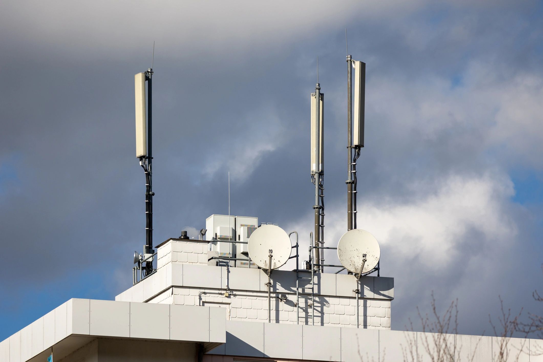 Rooftop communication antennas representing enterprise networking infrastructure